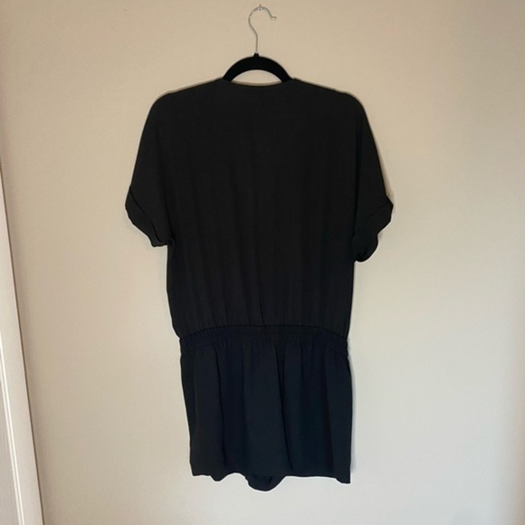 NWOT BCBG shorts romper black size Medium - Picture 8 of 8
